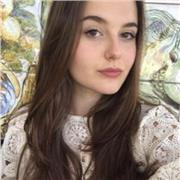 Diplomata al liceo classico e attualmente iscritta alla facoltà di economia aziendale impartisce lezioni ai bambini delle scuole elementari e medie